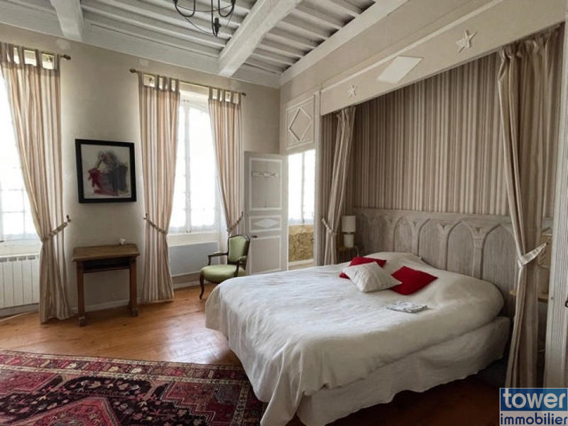 Maison - 750 m² - 10 pièces