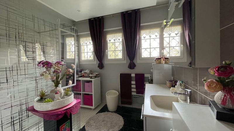 Maison - 212 m² - 8 pièces