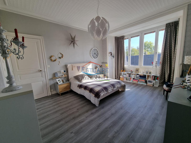 Maison - 239 m² - 10 pièces