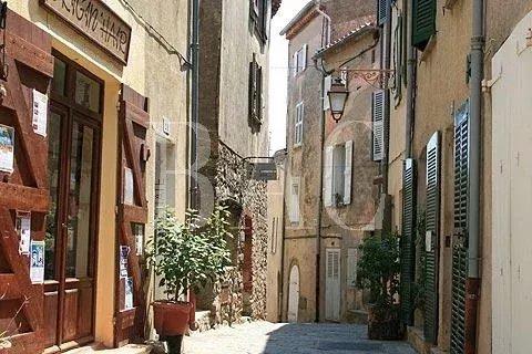 Propriété - 750 m² - 16 pièces