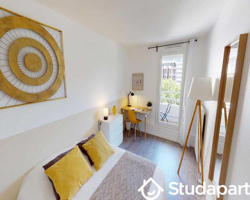 Chambre - 90 m² - 1 pièce