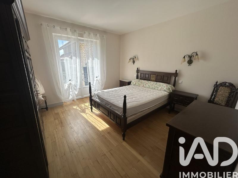 Maison - 221 m² - 6 pièces