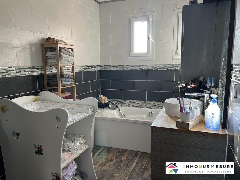 Maison - 228 m² - 9 pièces