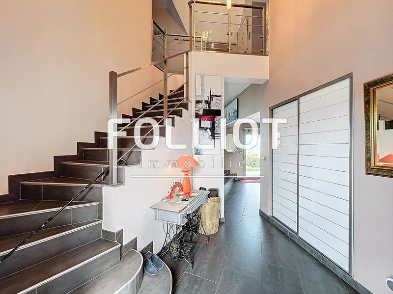 Maison - 215 m² - 10 pièces