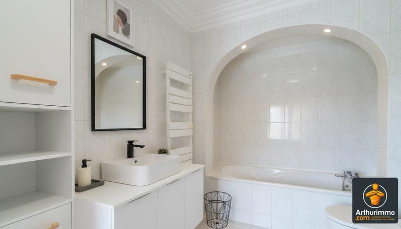 Maison - 180 m² - 7 pièces