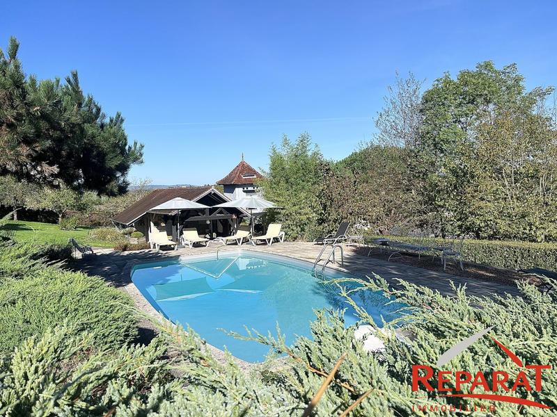 Maison - 202 m² - 7 pièces