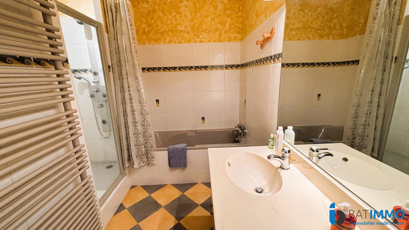 Maison - 239 m² - 7 pièces