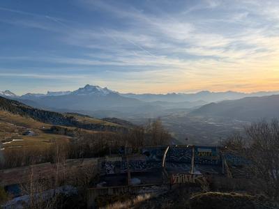 Immeuble - 3 714 m²