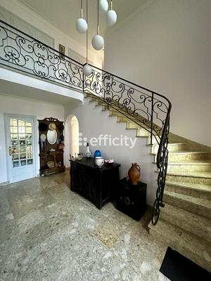 Villa - 330 m² - 7 pièces