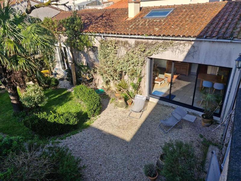 Maison - 225 m² - 7 pièces