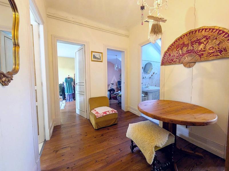 Maison - 284 m² - 13 pièces