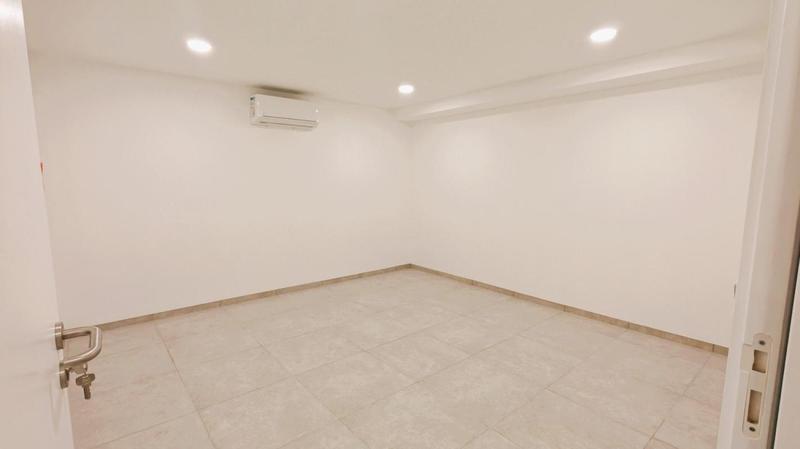 Local commercial - 80 m² - 4 pièces