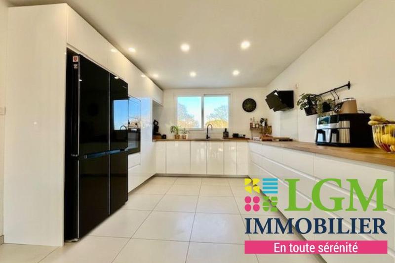Maison - 243 m² - 9 pièces