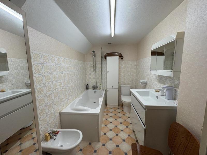 Maison - 234 m² - 10 pièces