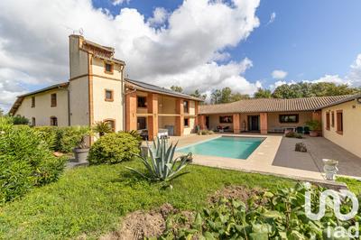 Maison - 640 m² - 12 pièces