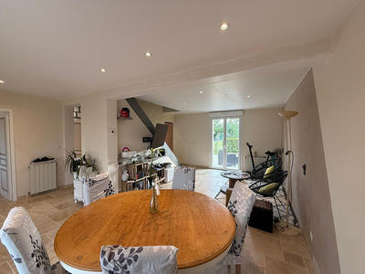 Maison - 1 294 m² - 5 pièces