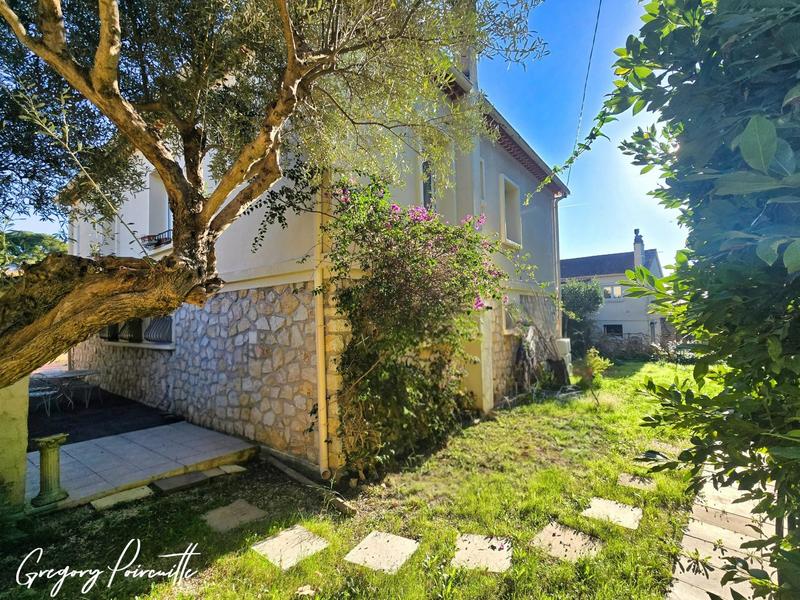 Maison - 93 m² - 5 pièces
