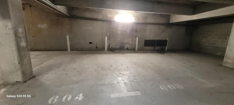 Parking / Garage