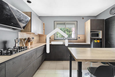 Maison - 177 m² - 7 pièces