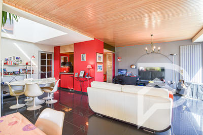 Maison - 242 m² - 6 pièces