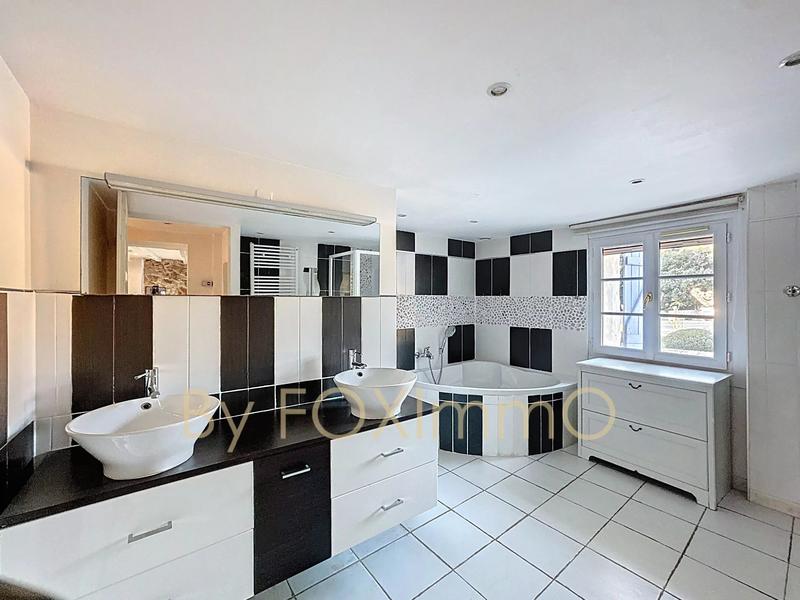 Propriété - 344 m² - 7 pièces