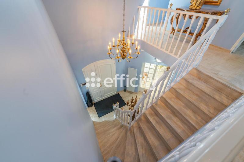 Maison - 193 m² - 7 pièces