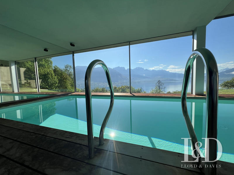 Maison - 300 m² - 8 pièces