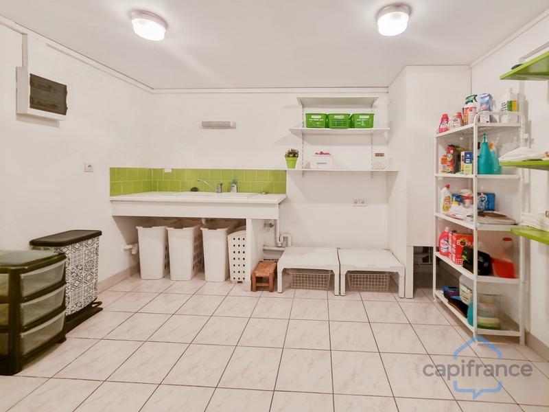 Maison - 222 m² - 8 pièces