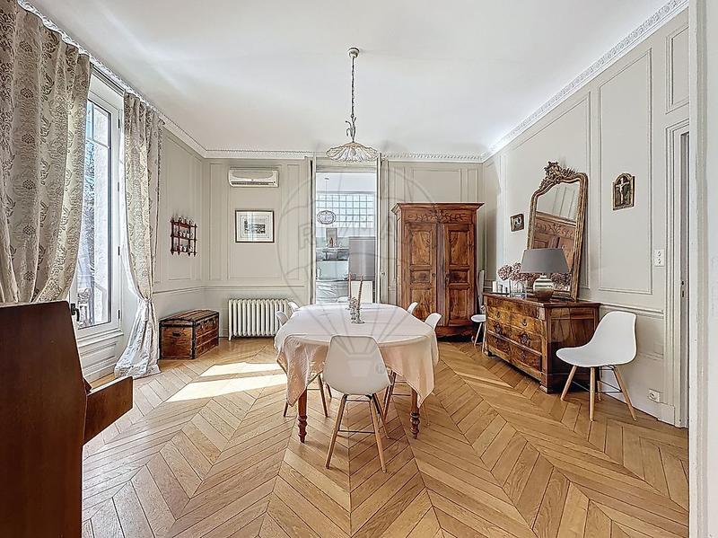 Propriété - 280 m² - 8 pièces