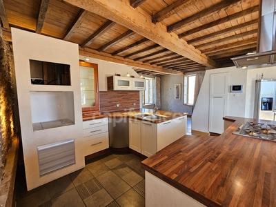 Maison - 182 m² - 9 pièces