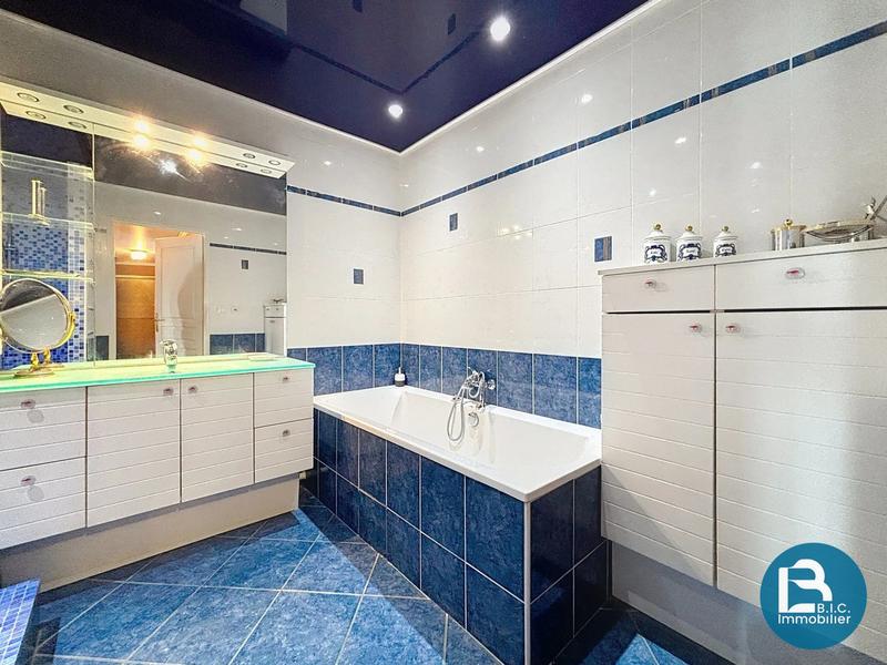 Appartement - 90 m² - 4 pièces