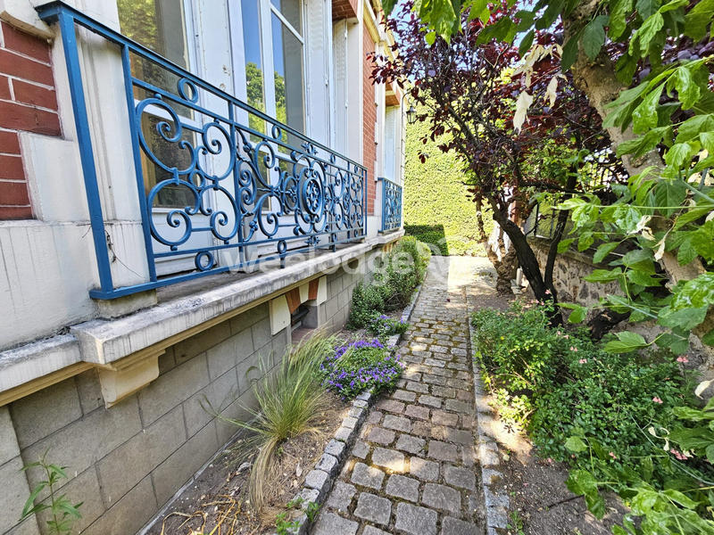 Maison - 250 m² - 10 pièces