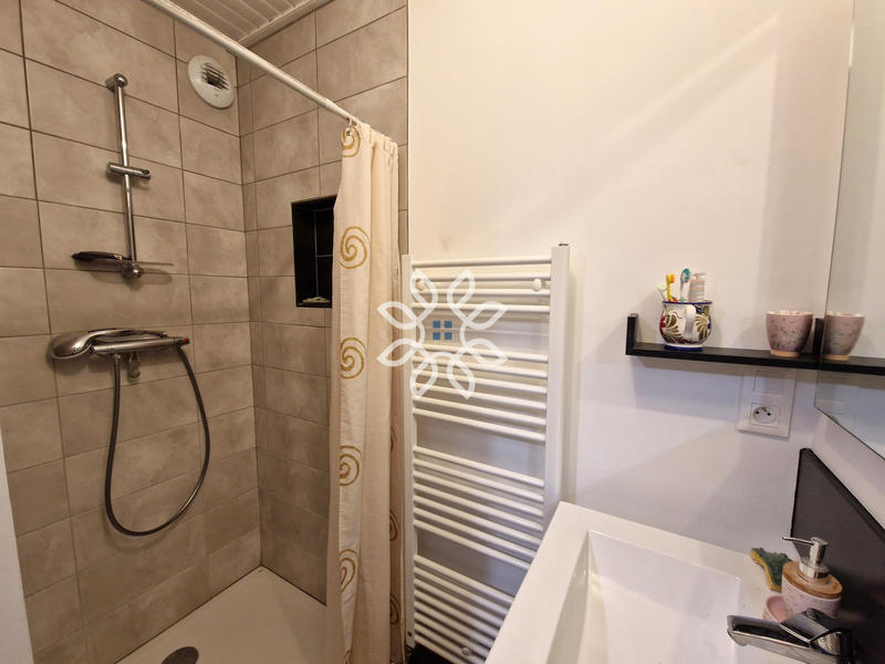 Maison - 236 m² - 9 pièces