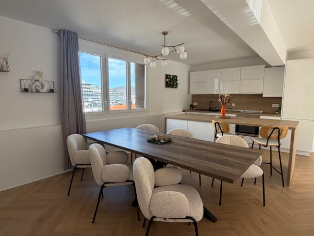 Appartement - 90 m² - 4 pièces