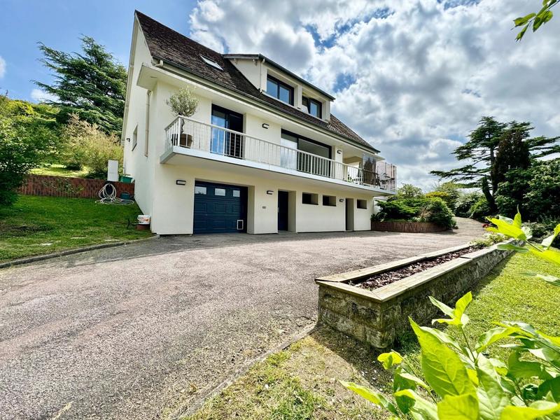 Maison - 200 m² - 7 pièces