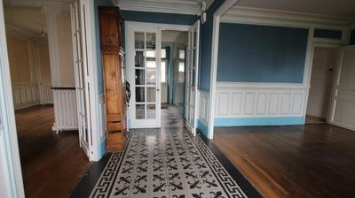 Maison - 230 m² - 8 pièces