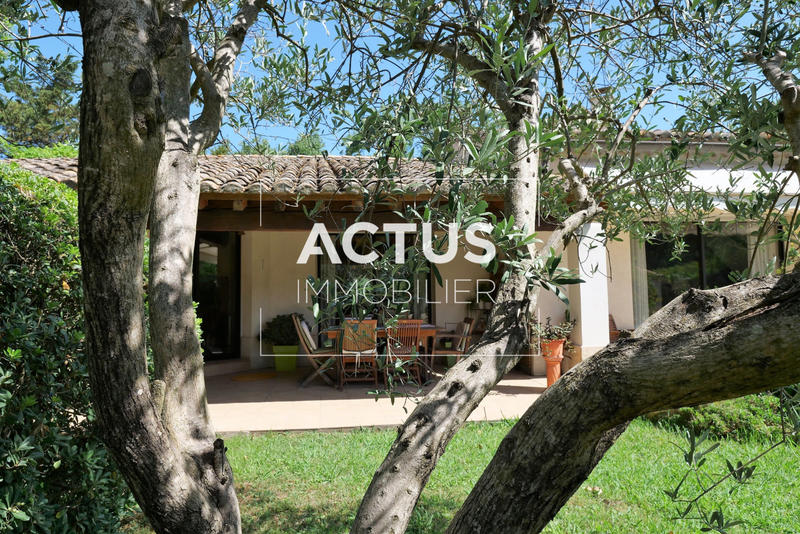 Maison - 210 m² - 7 pièces