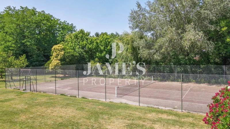 Maison - 350 m² - 8 pièces