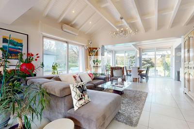 Villa - 231 m² - 8 pièces