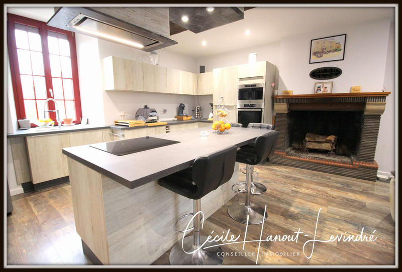 Maison - 355 m² - 17 pièces