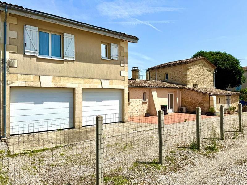 Maison - 220 m² - 9 pièces
