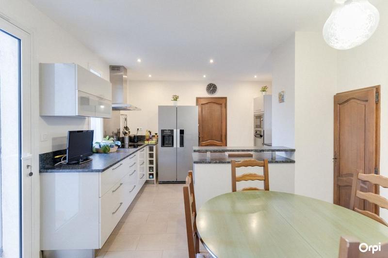 Maison - 220 m² - 5 pièces