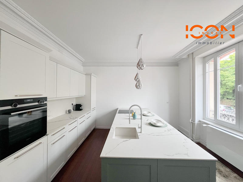 Maison - 217 m² - 8 pièces