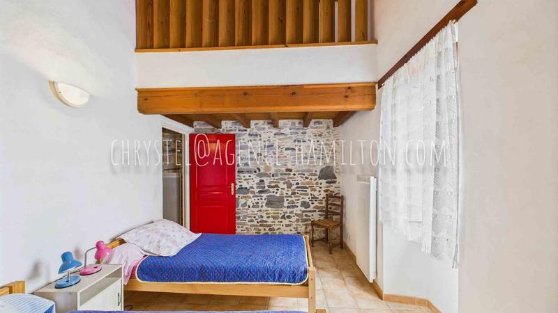 Maison - 260 m² - 12 pièces