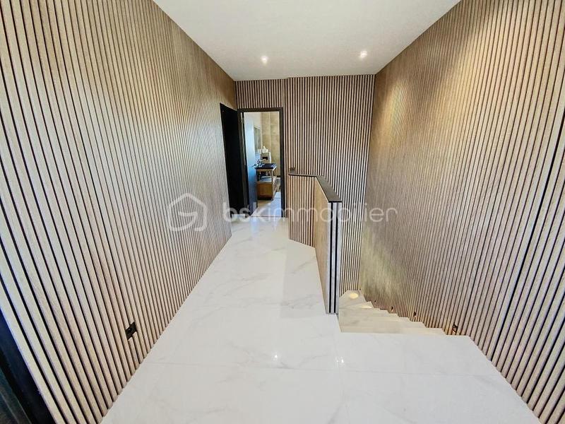 Villa - 245 m² - 6 pièces