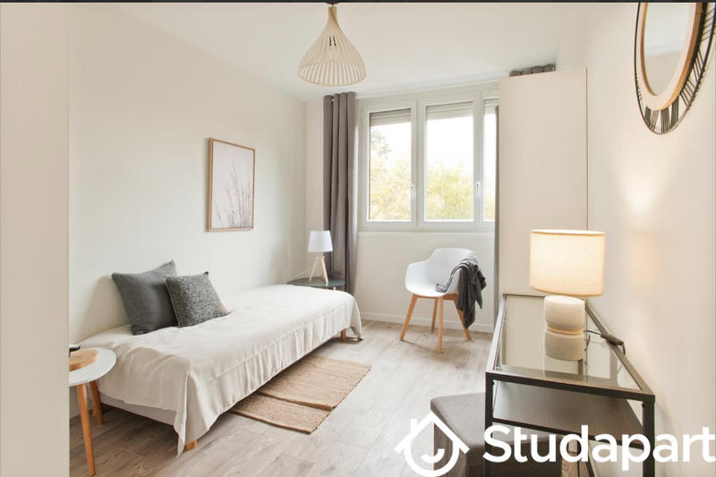 Chambre - 13 m² - 1 pièce