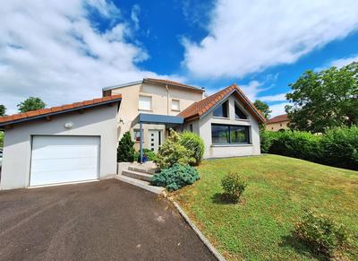 Maison traditionnelle - 140 m² - 6 pièces