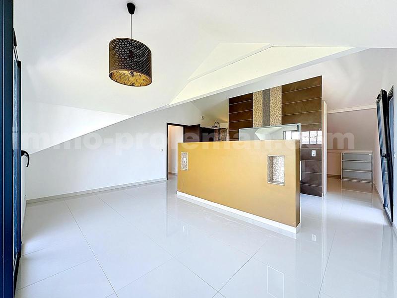 Maison - 280 m² - 8 pièces