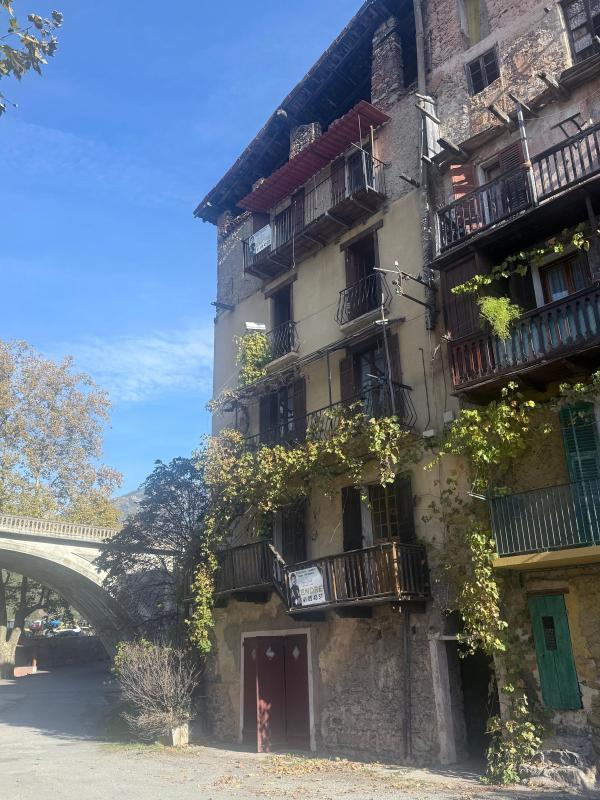 Maison - 214 m² - 8 pièces