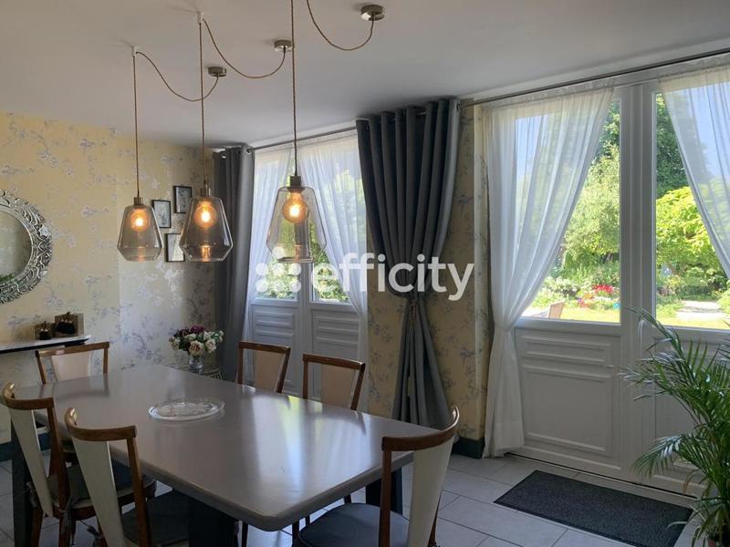 Maison - 220 m² - 7 pièces